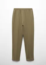 Pantalon de tiro alto confeccionado en tejido de piqué color verde militar, con cintura elástica y costuras decorativas frontales que simulan un estilo sastrero.