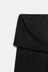 Pantalón de algodón compacto color beige, de tiro alto con cintura elástica y detalle de fajín y cordones.