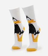 Medias de caña larga blancas con estampa del Pato Lucas, puntera y talón en color amarillo.