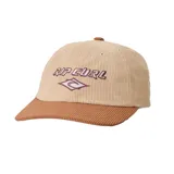 Gorra de visera curva confeccionada en pana, con diseño bicolor en tonos beige y marrón. Presenta el logo de la marca bordado en el frente.