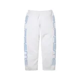 Pantalón de jogging gris melange Supreme de corte regular, con cintura elástica y diseño con la inscripción de la marca bordada en relieve a lo largo de los laterales en color celeste.