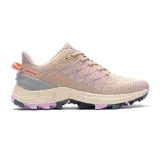 Championes de trail running Merrell, con capellada de tejido técnico transpirable en color beige. Presentan un diseño con cordones en zigzag en los laterales para mayor sujeción, estabilizador en el talón y entresuela de EVA con efecto moteado. La suela de goma tricolor ofrece adherencia en terrenos irregulares.