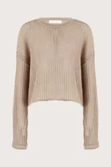 Suéter de punto calado en color gris claro, con diseño de tejido trenzado, cuello redondo, mangas largas y silueta corta y holgada.