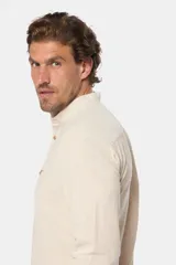 Camisa celeste de lino y algodón, de manga larga, corte slim, con cuello mao, medio abotonada y bolsillo en el pecho.