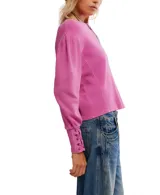 Buzo de calce relajado con escote a la base, hombros caídos y mangas amplias con detalle de ojalillos y cordones en los puños. Confeccionado en tejido de algodón con textura tipo waffle.