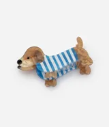 Pinza para el pelo con diseño de perro salchicha, con estampado de rayas azules y blancas en el lomo y acabado carey.