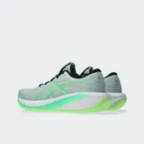 Championes de running Asics modelo Gel Cumulus 28, color blanco con detalles en azul y naranja. Cuentan con tecnología de amortiguación FF BLAST MAX y suela FLUIDRIDE para una pisada suave y reactiva.