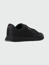 Zapatillas urbanas Boss modelo Titanium Runn, color negro con logo en naranja en el lateral.