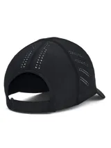 Gorra deportiva Under Armour Iso-Chill Launch de color negro, con diseño ligero, elástico y transpirable, paneles perforados y logotipo reflectante de la marca.