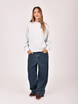 Buzo negro de cuello redondo, manga larga y puños y dobladillo acanalados.