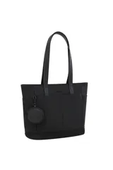 Bolso tipo tote color marrón de diseño estructurado, con doble asa de hombro, bolsillos frontales abiertos y un monedero circular colgante removible.