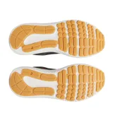 Championes deportivos Under Armour modelo Versurge, color gris con detalles en amarillo neón. Presentan una combinación de malla y revestimientos de gamuza sintética, con entresuela blanca Charged Cushioning y suela de goma.