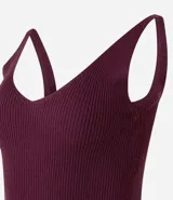 Blusa sin mangas Marfinno de punto acanalado con escote en V y espalda descubierta, confeccionada en mezcla de viscosa y poliamida.
