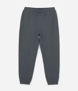 Pantalón tipo jogger de color negro, confeccionado en una mezcla de algodón y poliéster. Presenta cintura elástica con cordón ajustable, bolsillos laterales y puños elásticos en el ruedo.