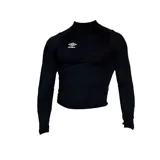 Remera térmica Umbro negra de poliéster y spandex, de manga larga y cuello alto.