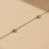 Pulsera de cadena fina en oro 9k, con pequeñas circonias engastadas a lo largo de la misma.