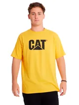 Remera unisex de manga corta y cuello redondo, de color amarillo, con el logo de la marca CAT impreso en negro en el centro del pecho.