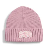 Gorro tipo beanie de punto acanalado en color rosado, con parche frontal bordado con diseño gráfico de la marca Puma.
