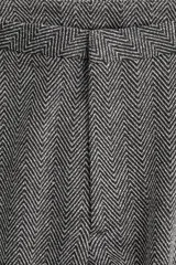 Pantalón de tiro alto con corte acampanado, confeccionado en tejido con patrón de espiga. Presenta cierre frontal oculto y bolsillos traseros insertados.