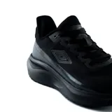Championes deportivos Umbro Storm 2 de color negro, diseñados para running con capellada de malla transpirable y suela amortiguada.