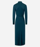 Vestido midi de microfibra color verde azulado, con diseño ajustado al cuerpo, cuello alto, mangas largas y detalle de frunces laterales.