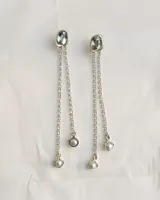 Aros colgantes de plata 950 y 925, con piedra facetada y cadenas colgantes con perlas de río en los extremos, diseño desmontable.