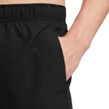 Short deportivo Nike Dri-Fit Challenger de color negro, con cintura elástica y logo reflectante de la marca en el lateral.