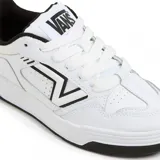 Championes Vans Upland blancos con detalles en negro.