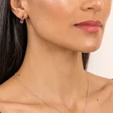 Aros de plata 925 con cuentas de rubí engarzadas.