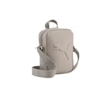 Bandolera Puma Buzz de color negro, diseñada con un compartimento principal con cierre, asa de mano superior y correa ajustable para el hombro. Presenta el logotipo de la marca en relieve en la parte frontal.