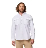 Camisa de manga larga Columbia modelo Bahama II L/S Shirt, color blanco, diseñada para pesca y actividades al aire libre. Confeccionada en nailon liviano, cuenta con tecnología Omni-Shade UPF 50 para protección solar, bolsillos frontales en el pecho, ventilación trasera y sistema para convertirla en manga corta.