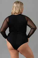 Body negro de lycra con efecto lurex y mangas largas de microtul.