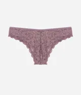 Bombacha tipo bikini de encaje lila con diseño floral, con cintura elástica y un pequeño moño decorativo con aplique en el centro.
