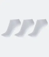 Kit de tres pares de medias de caña corta, confeccionadas en algodón transpirable, ideales para uso diario.