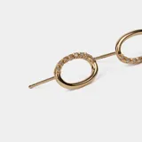 Caravanas de oro 18k con forma ovalada y engaste de brillantes.