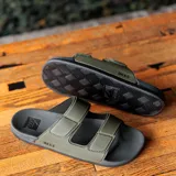 Sandalias Reef Cushion Tradewind color verde con base negra y correas ajustables con velcro.