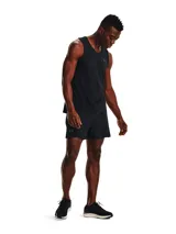 Short deportivo negro para hombre, marca Under Armour, modelo Launch Pro 5. Liviano, elástico y con forro interior.