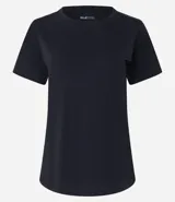 Remera básica de manga corta y cuello redondo, confeccionada en algodón de color celeste.