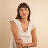 Esclava rígida de plata 925 con acabado satinado y diseño de cinta ancha.