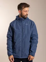 Campera azul con capucha, cierre frontal y bolsillos laterales.