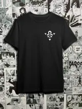 Remera negra de algodón con estampado frontal de Kuriboh alado, personaje de Yu-Gi-Oh!