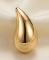 Caravanas de acero con baño de oro, diseño en forma de gota con acabado liso y brillante.