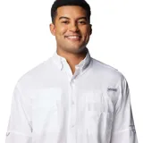 Camisa de manga larga Columbia modelo Tamiami II, color blanco, con cuello abotonado, dos bolsillos frontales con solapa y ventilación en la espalda. Confeccionada en tejido técnico ultraligero con protección solar y propiedades de evaporación avanzada.