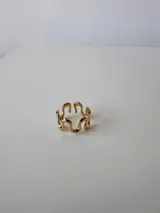 Anillo ajustable de acero quirúrgico hipoalergénico, con diseño ondulado o de ondas.