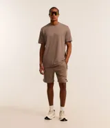 Remera deportiva Get Over de color azul marino, confeccionada en tech fleece con tecnología dry de secado rápido, cuello redondo y manga corta, de corte holgado.
