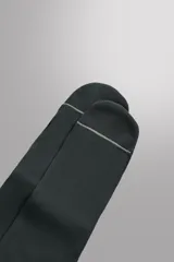 Pack de dos pares de calcetines de entrenamiento Zara Athleticz color violeta, confeccionados en hilatura altamente elástica, con acabado en rib elástico y detalle de jacquard con números en contraste.