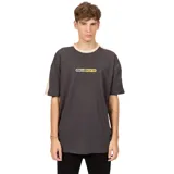 Remera de algodón color gris oscuro con cuello y detalles en las mangas en color beige. Presenta un estampado frontal con el logo de la marca en tonos amarillos y grises.
