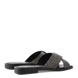 Sandalias planas marca Bottero con diseño de tiras cruzadas cubiertas de brillos. Presentan una punta cuadrada y una base plana con plantilla acolchada.