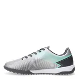 Championes de fútbol 5 Topper modelo Stingray III Mach, color plateado con detalles en gris oscuro y verde agua. Presentan una suela con tapones bajos ideal para césped sintético, cordones grises y logo de la marca en el lateral.