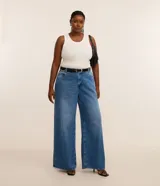 Musculosa plus size de Ashua, confeccionada en tejido rib acanalado de viscosa, con cuello redondo y diseño ajustado sin mangas.